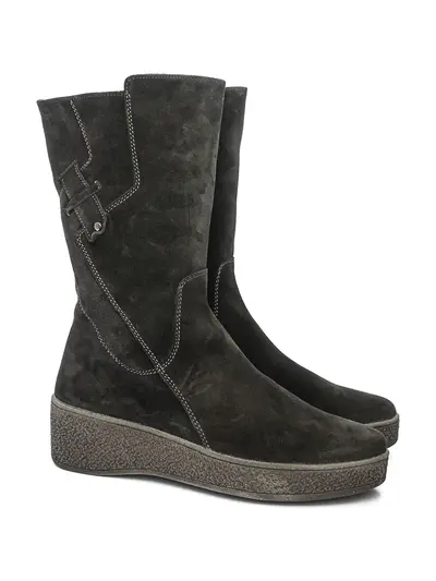 Сапоги коричневого цвета на танкетке